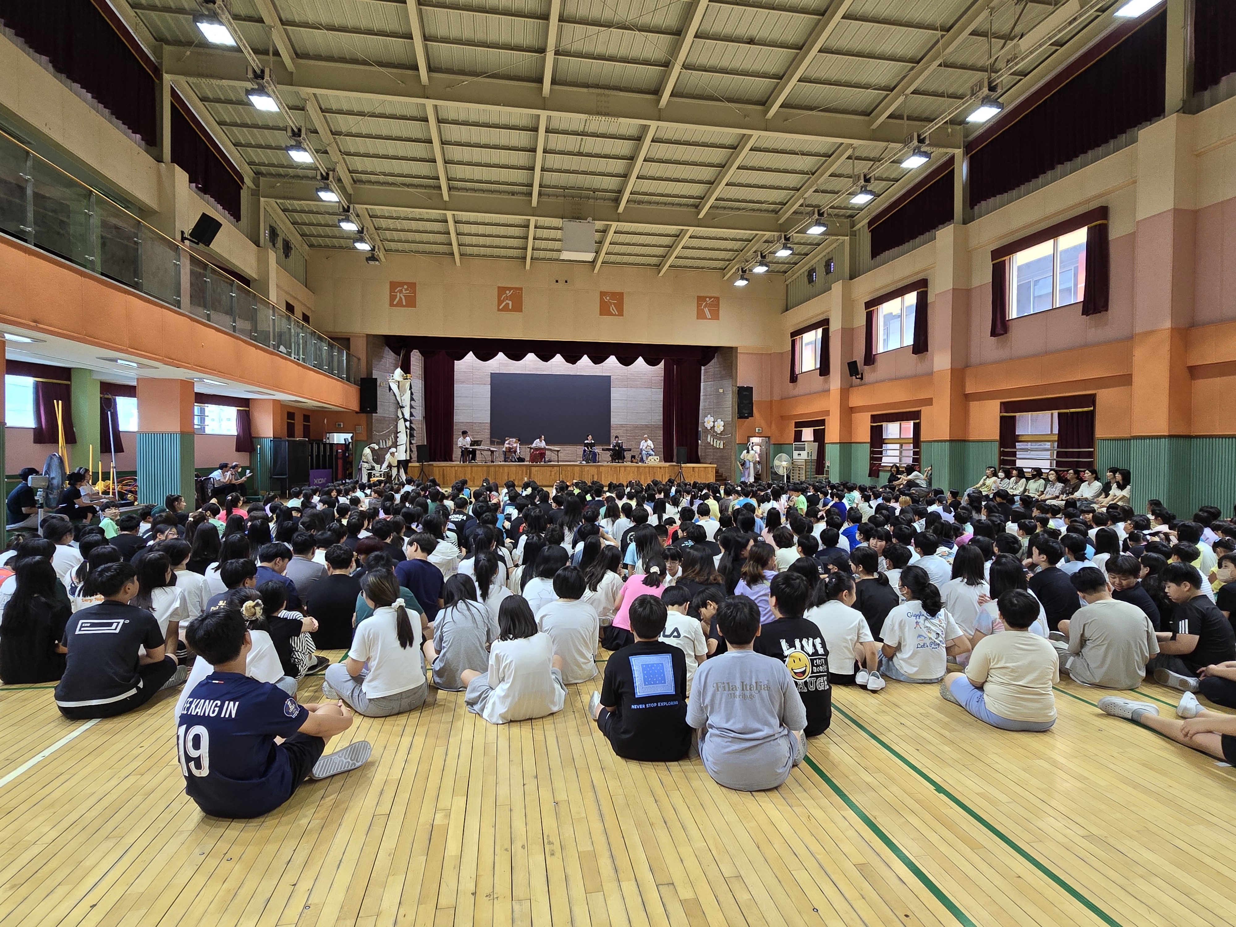 한국전통예술단 아울 공연 사진